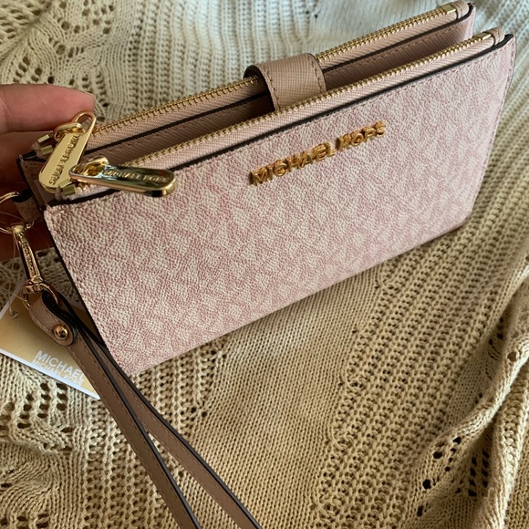 Last one 💕 New MK double zipper wristlet 💞 - Picture 4 of 6